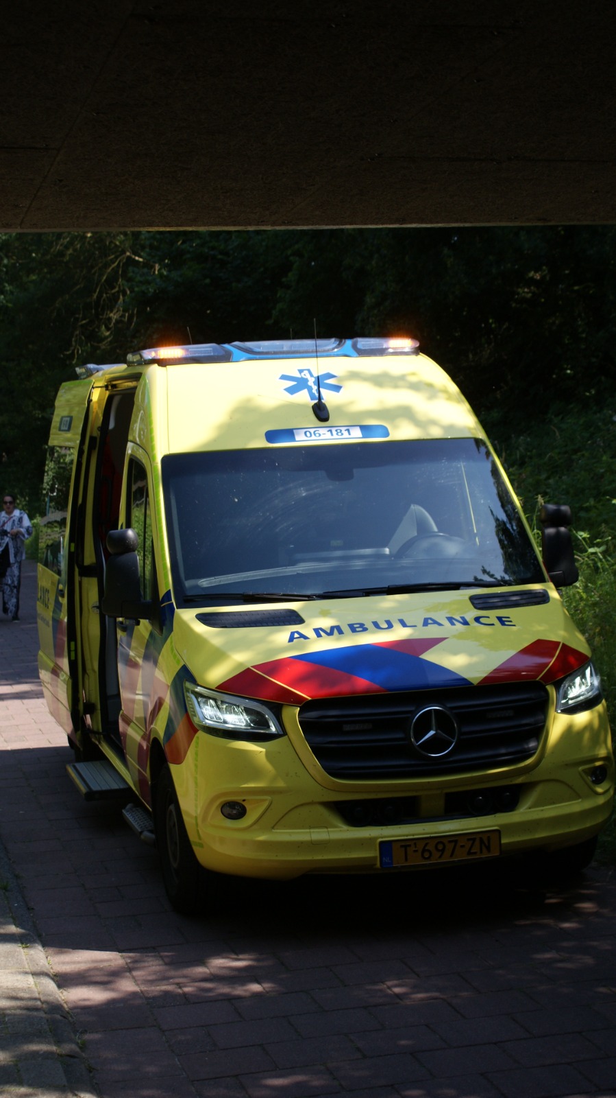 06-181 Ambulance hoogcomplexe zorg Noord- en Oost Gelderland Mercedes-Benz