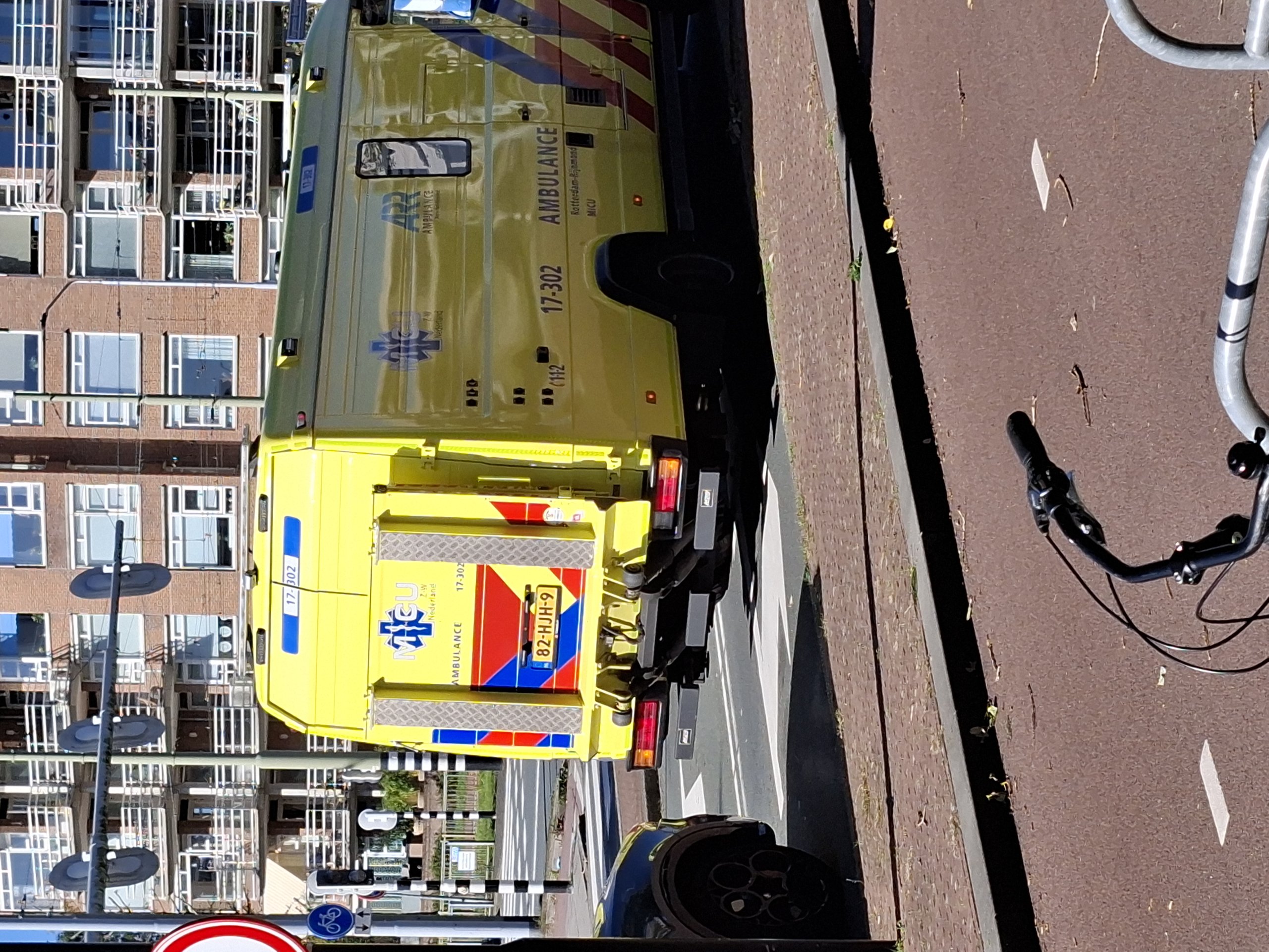 17-302 Special care ambulance Rotterdam-Rijnmond ARR Rotterdam-Rijnmond